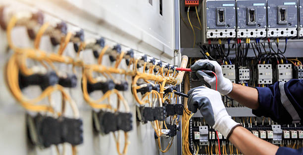 Professional Electrician technician working in Roeland Park, KS